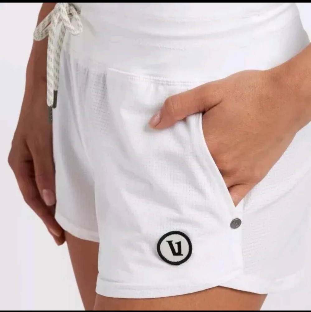 Vuori Seabreeze Shorts Womens Size XL Performance White Active Quick Dry